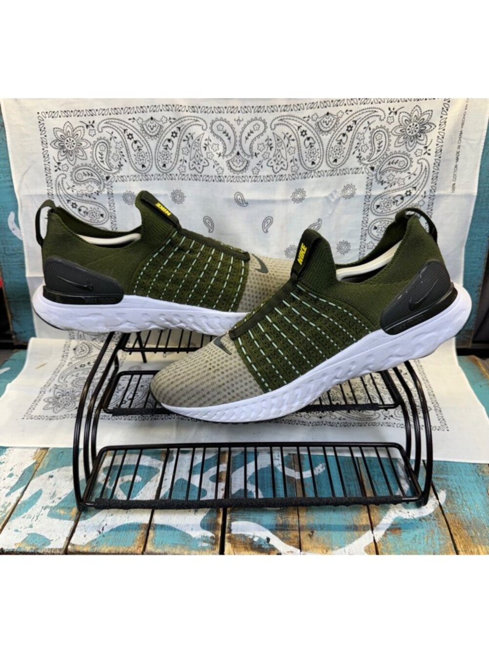 Nike React Phantom Run Flyknit 2  Rough Green Sequoia DX2311-300  Mens Sz11 Flaw